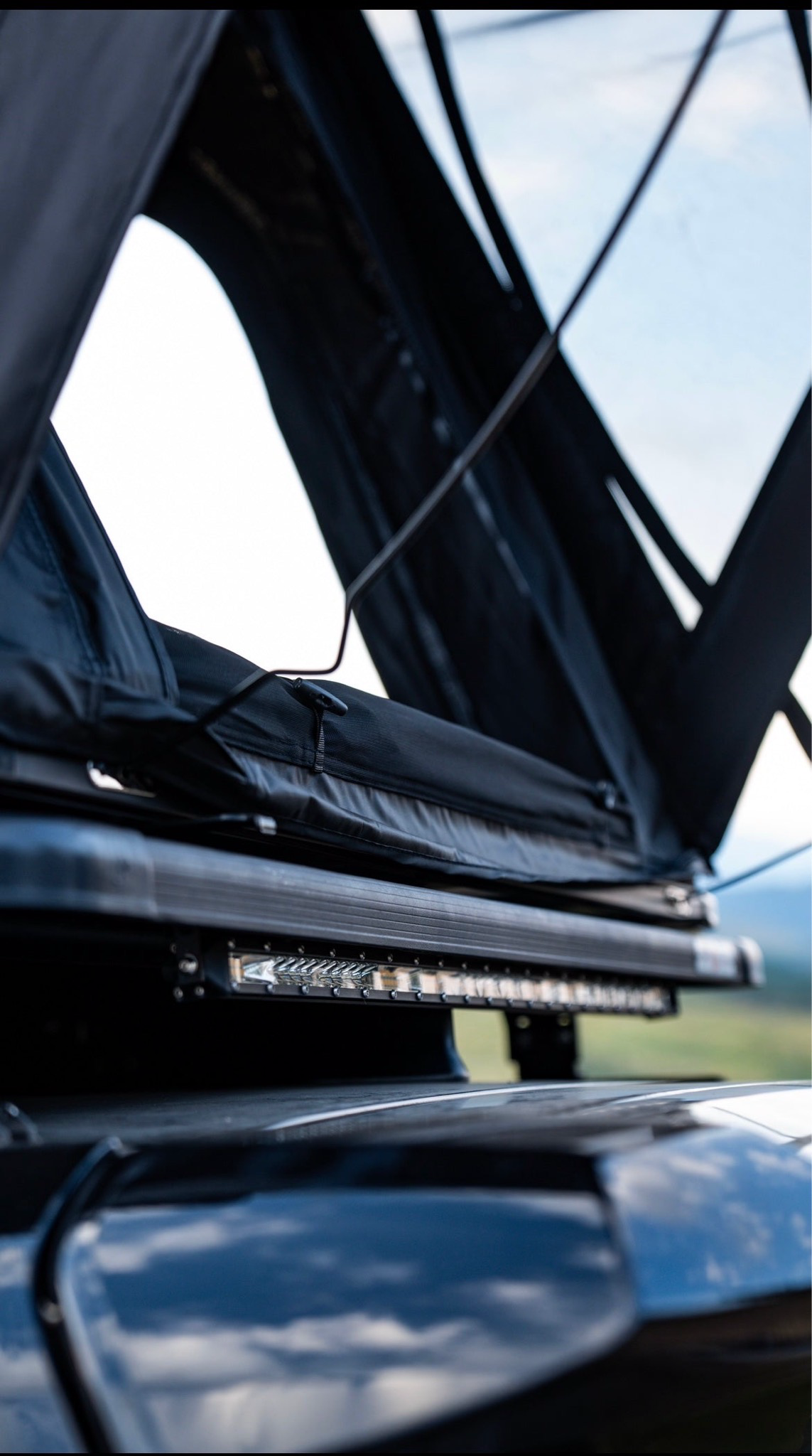 STERLING ADVENTURE CO Wasatch Lite Aluminum Hardshell Rooftop Tent