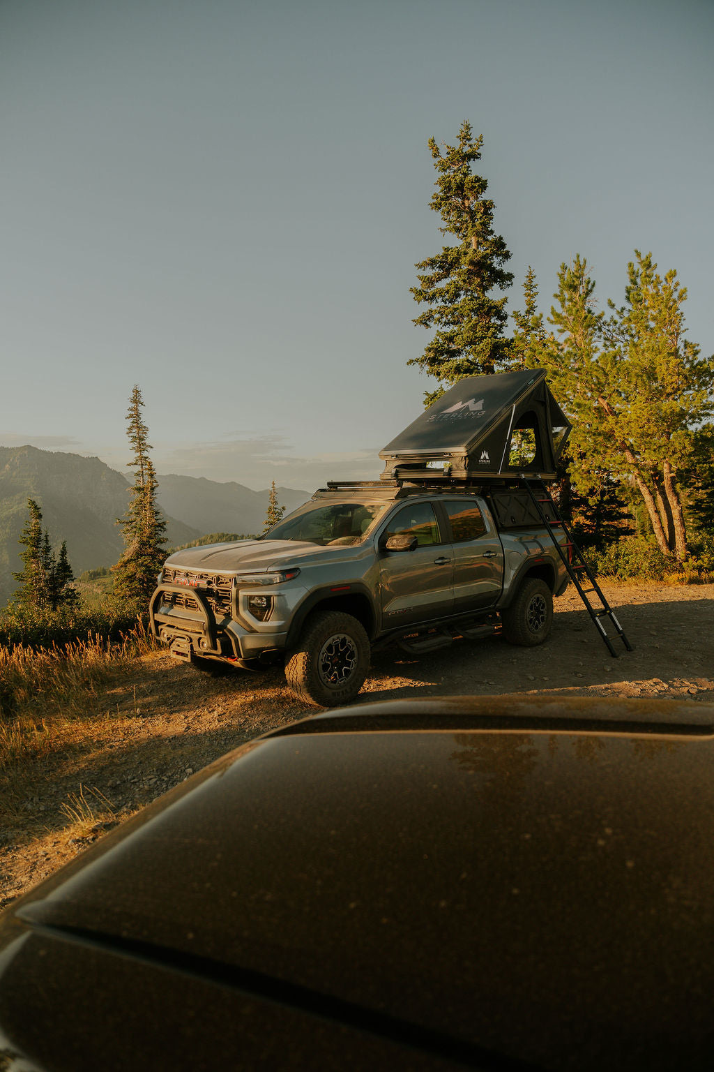 STERLING ADVENTURE CO Wasatch Aluminum Double Channel Rooftop Tent