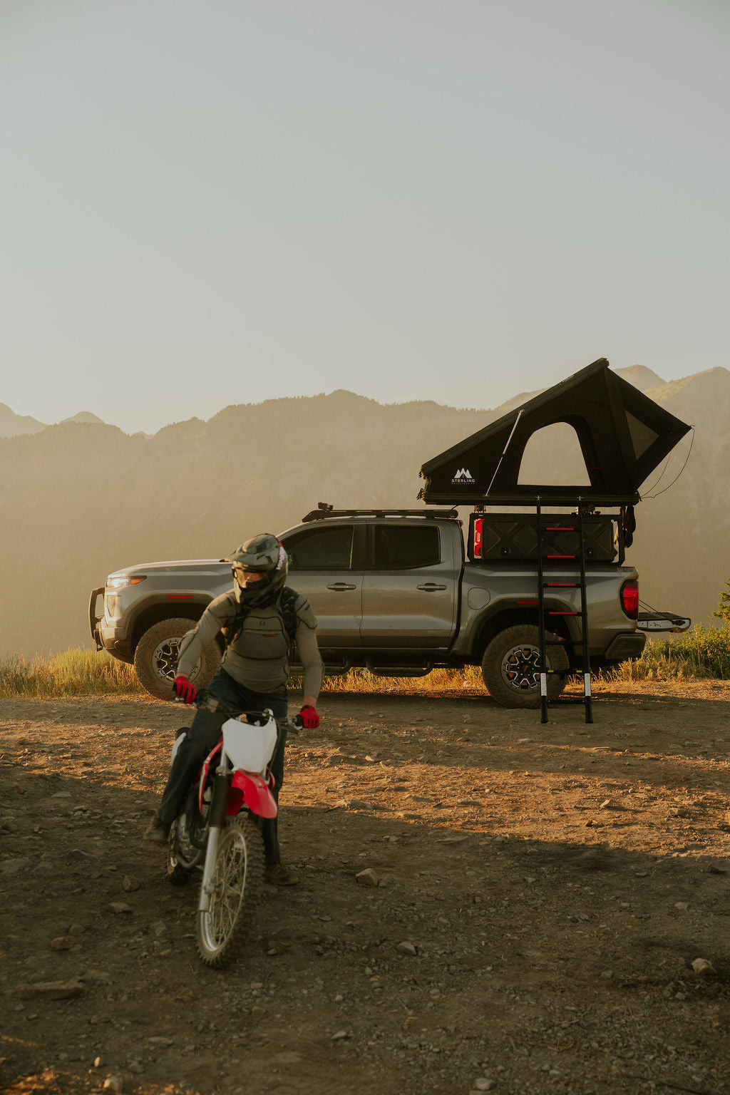 STERLING ADVENTURE CO Wasatch Aluminum Double Channel Rooftop Tent