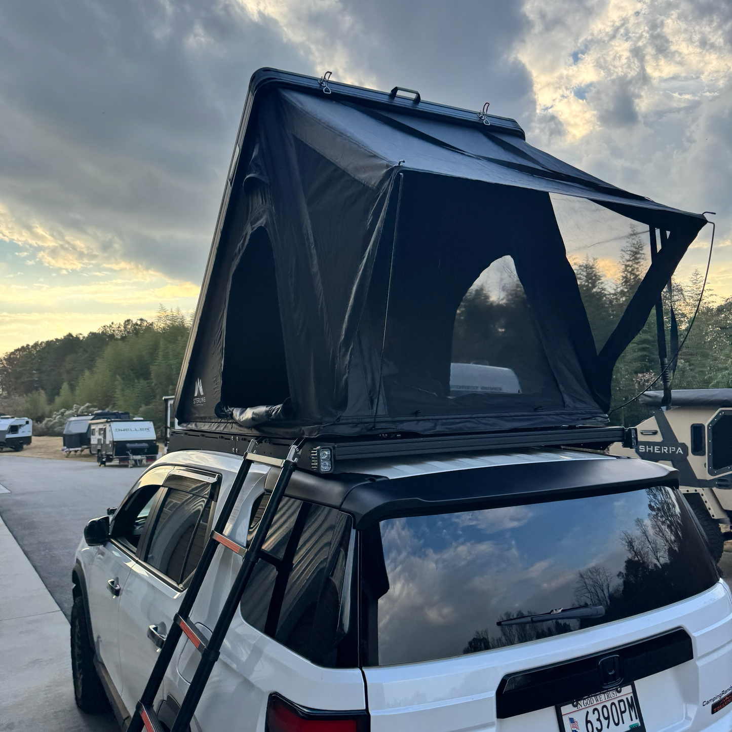 STERLING ADVENTURE CO Wasatch Lite Aluminum Hardshell Rooftop Tent