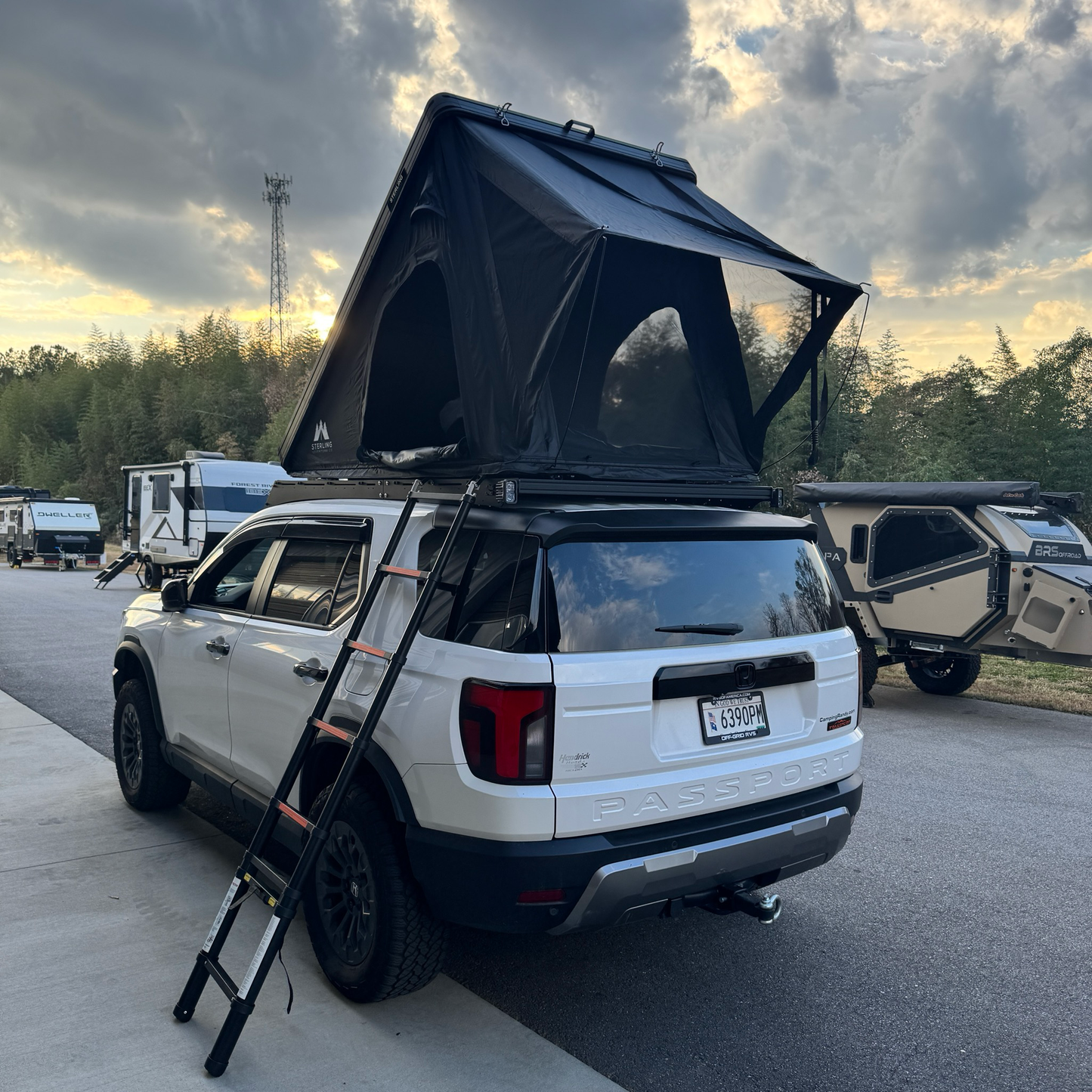 STERLING ADVENTURE CO Wasatch Lite Aluminum Hardshell Rooftop Tent