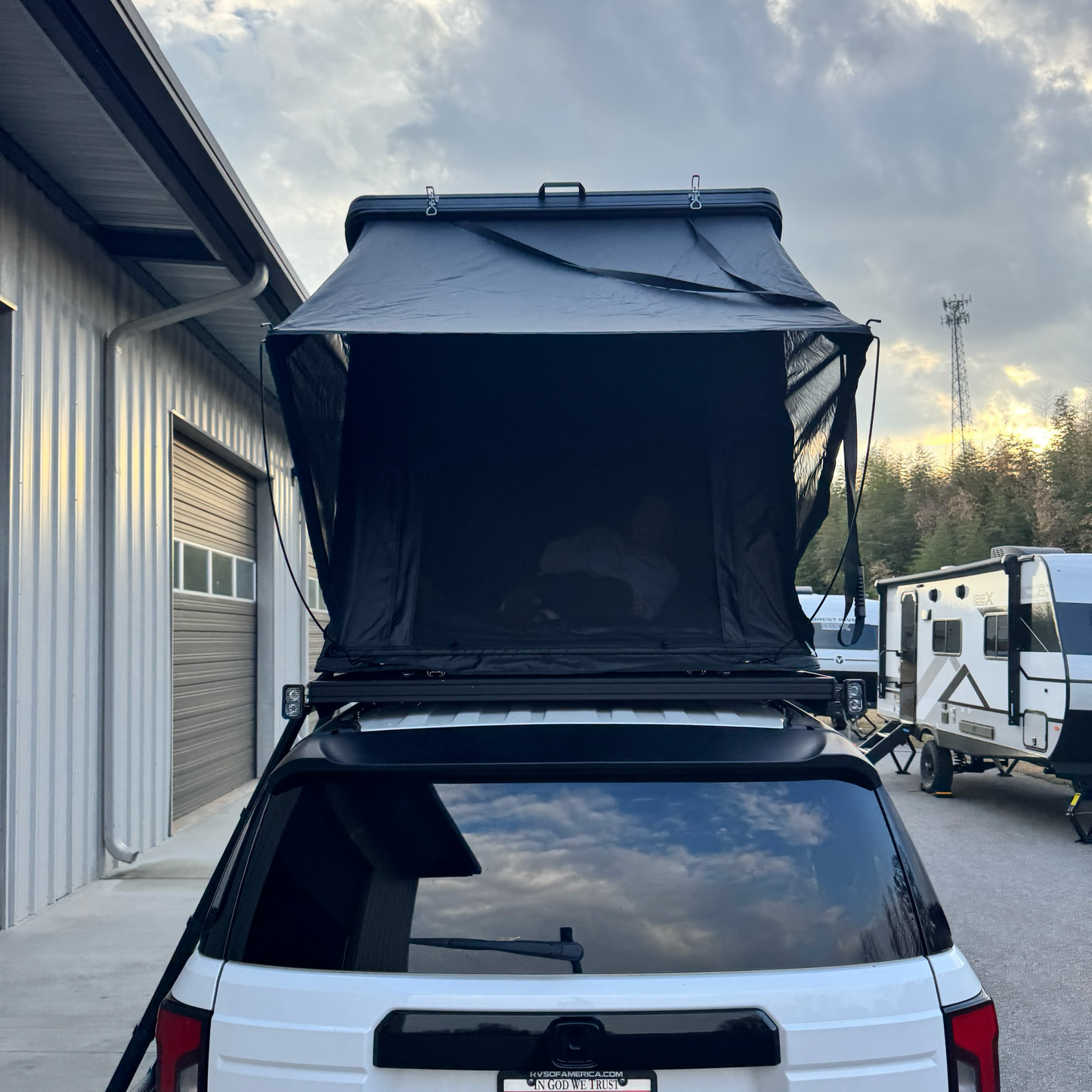 STERLING ADVENTURE CO Wasatch Lite Aluminum Hardshell Rooftop Tent