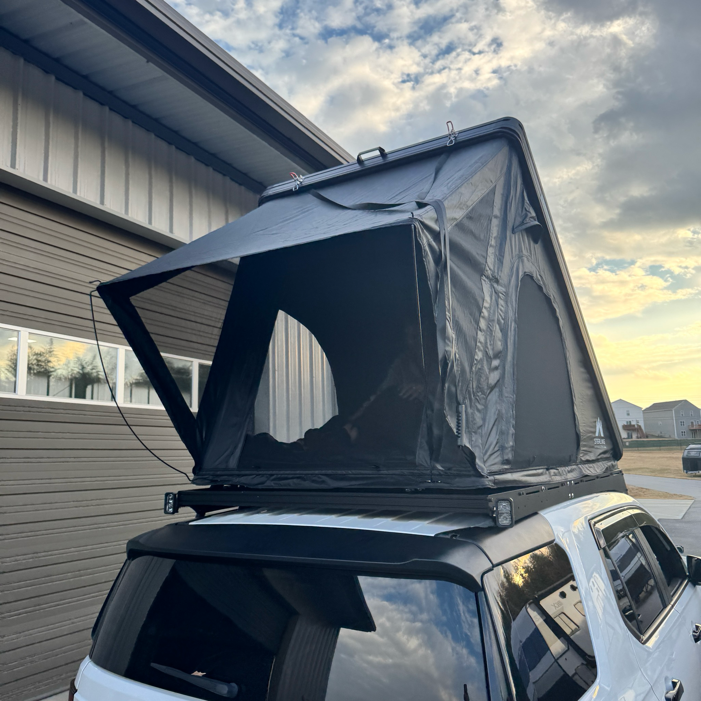 STERLING ADVENTURE CO Wasatch Lite Aluminum Hardshell Rooftop Tent