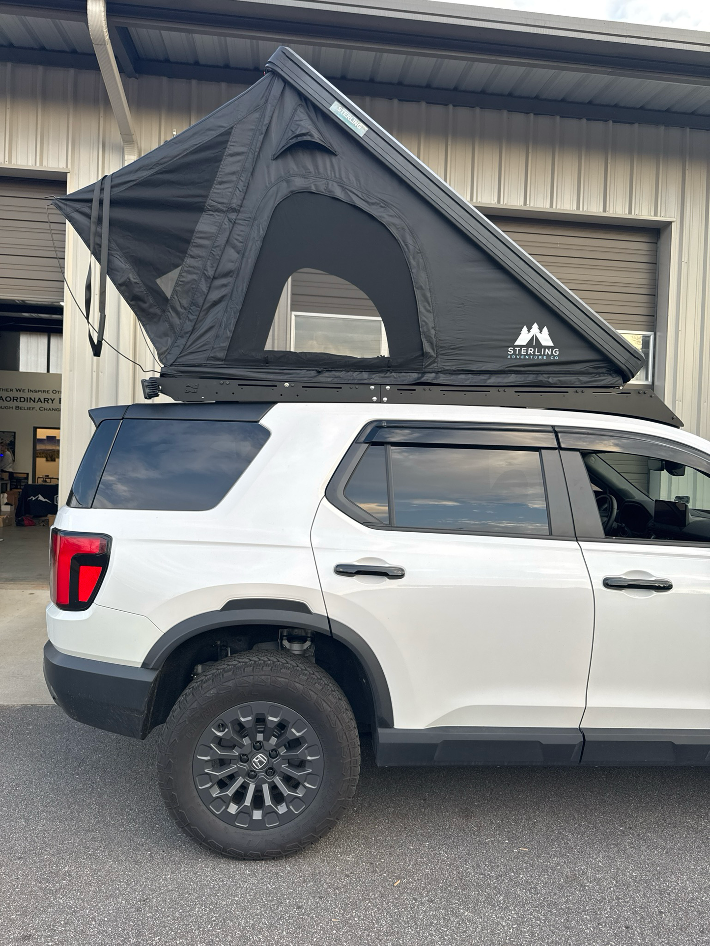 STERLING ADVENTURE CO Wasatch Lite Aluminum Hardshell Rooftop Tent